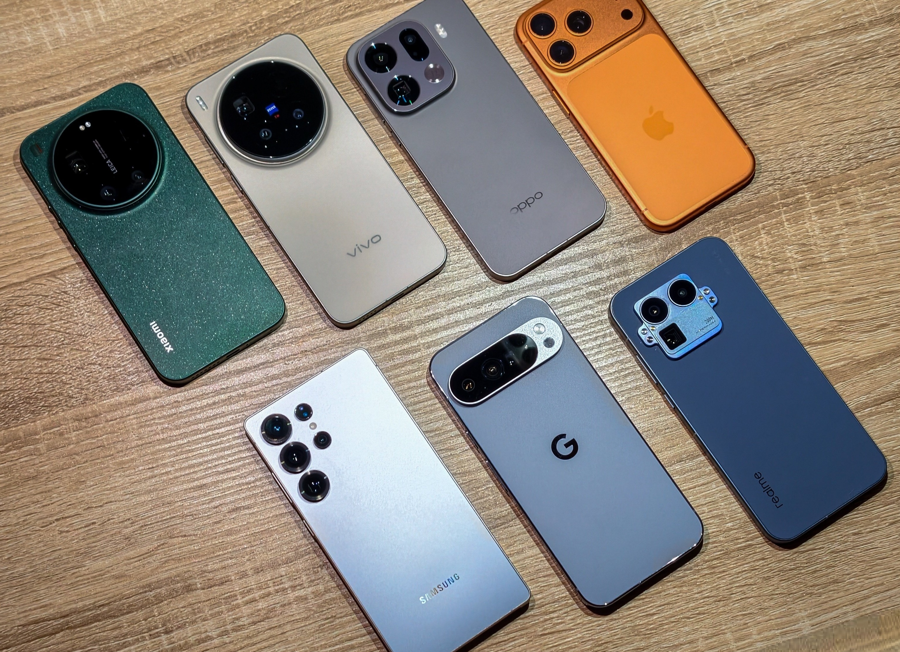 10 самых продаваемых мобильных телефонов в мире: Apple и Samsung лидируют по продажам, а Xiaomi — единственный китайский конкурент